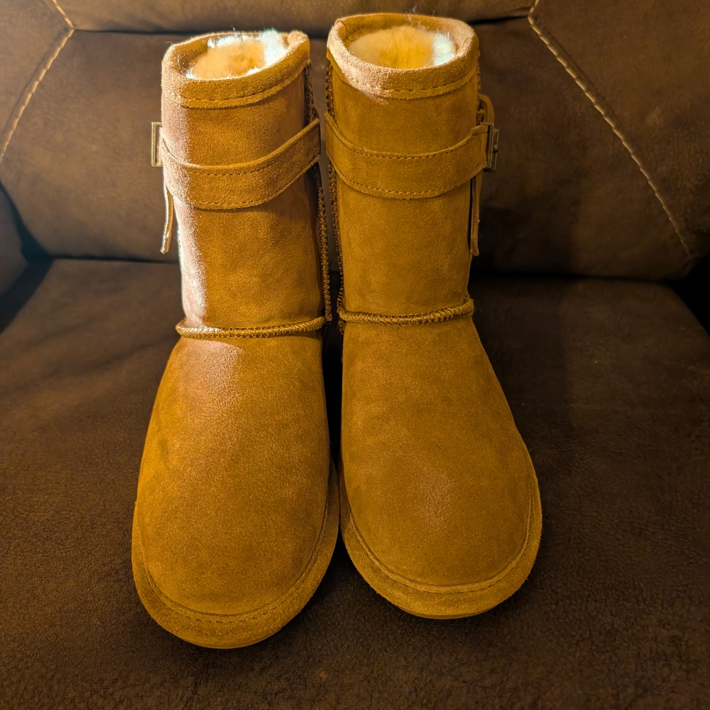 Tan Suede Boots with Shearling Lining - Picture 2 of 4